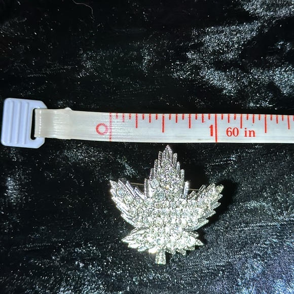 Silver toned Maple ๐ leaf with rhinestones brooch - Picture 3 of 5